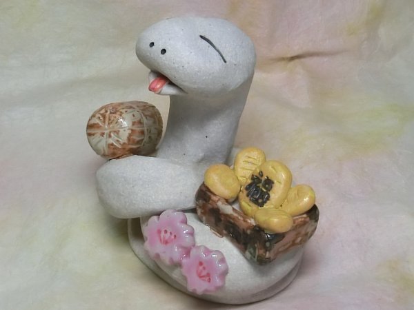 画像2: 千両箱を持った福へび (2)