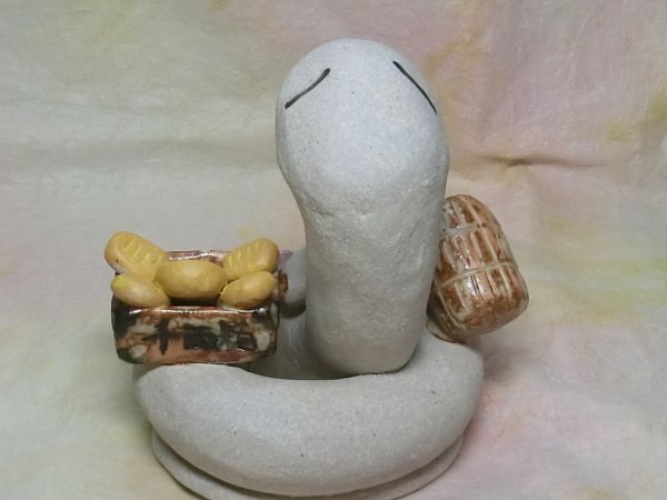 画像3: 千両箱を持った福へび (3)