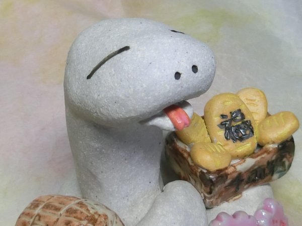 画像5: 千両箱を持った福へび (5)