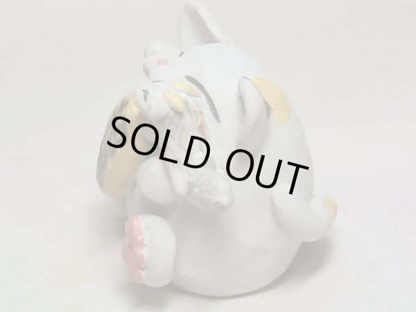 画像3: 龍を抱いた招き猫（三毛） (3)