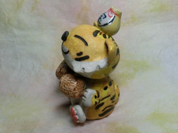 画像2: 俵を持った寅さん (2)