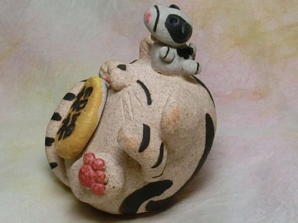 画像3: 牛さんを抱いた招き猫 (3)