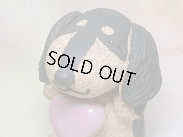 画像2: ハートを抱いたダックス (2)