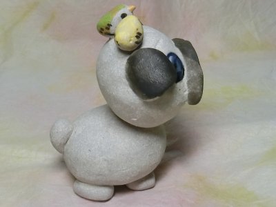 画像2: 小鳥を乗せたパグさん