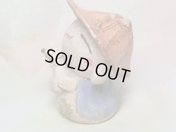 画像2: 幸せダックス抱き笠地蔵（茶小） (2)