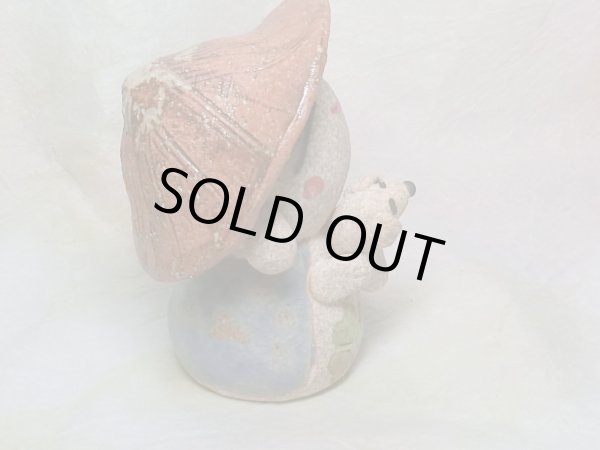 画像4: 幸せダックス抱き笠地蔵（茶小） (4)