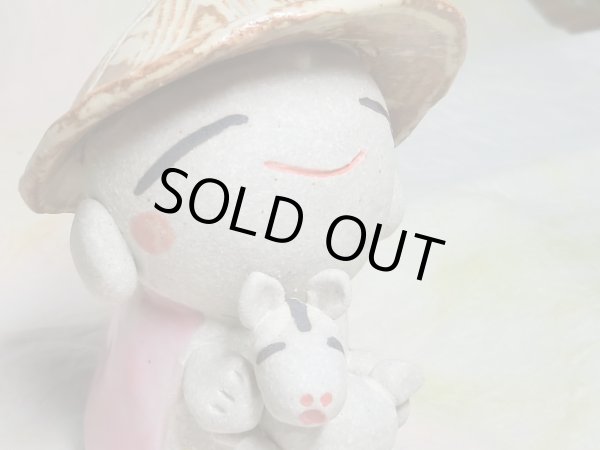 画像2: 幸せ馬だき笠地蔵（小） (2)