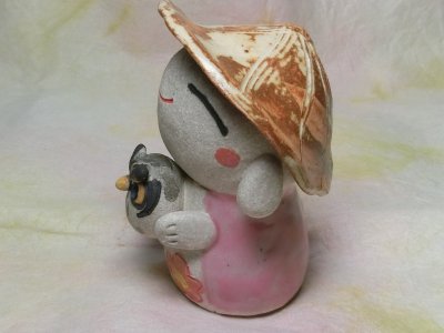 画像1: 幸せ福朗を抱いた笠地蔵（白小）