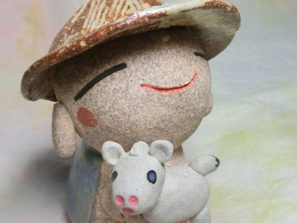 画像2: 幸せ馬だき笠地蔵（小） (2)