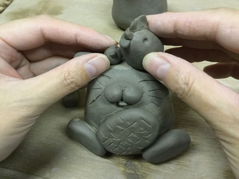 招き猫ちゃんの製作風景です